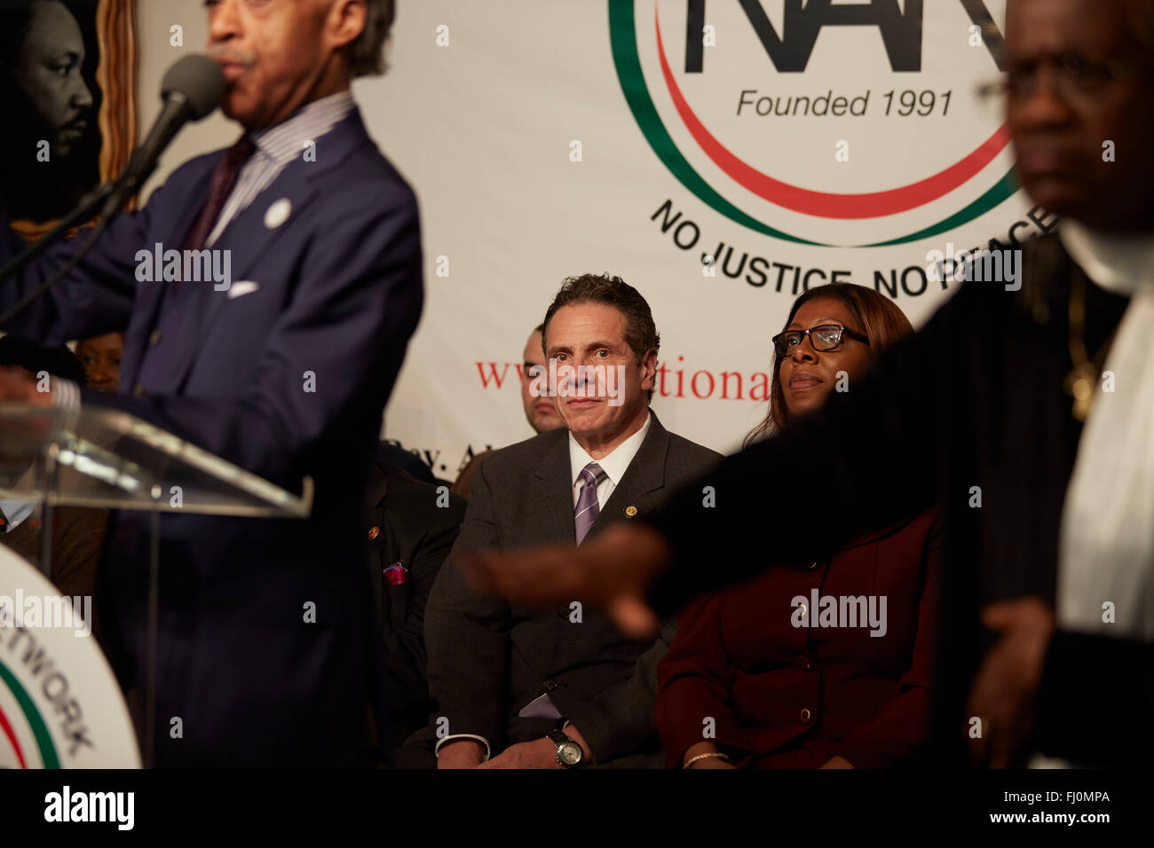 Rev Sharpton (l) il governatore di New York Andrew Cuomo (c), pubblici avvocato James (n) interprete (r) NAN MLK Jr celebrazione Foto Stock