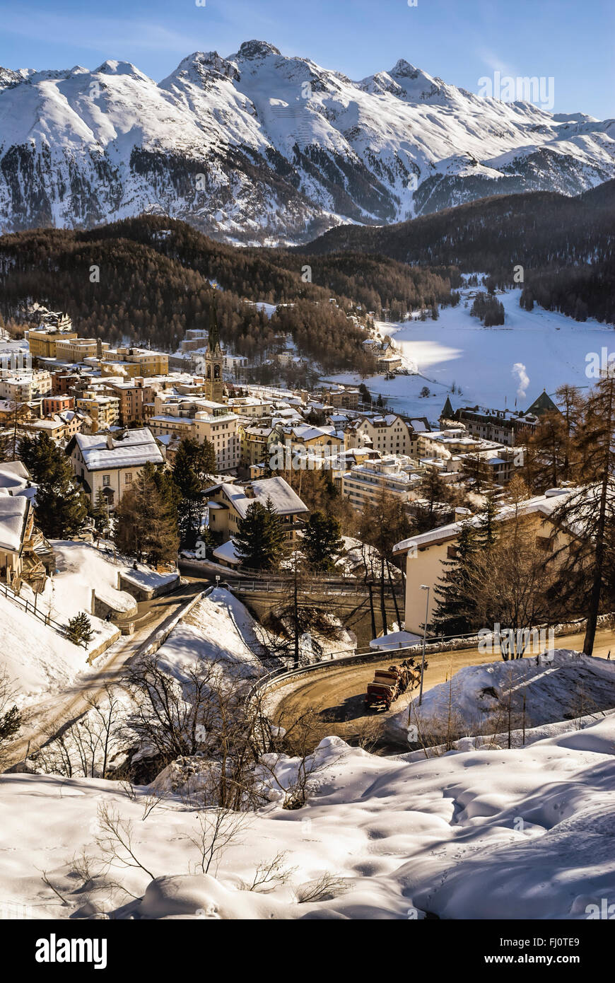 Centro del villaggio di St Moritz in Inverno, Engadin, Svizzera Foto Stock