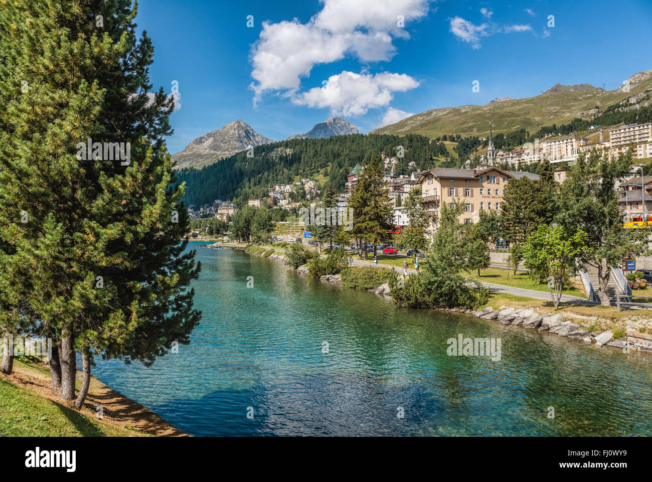 St Moritz Dorf e il lago in estate, Grigioni, Svizzera Foto Stock