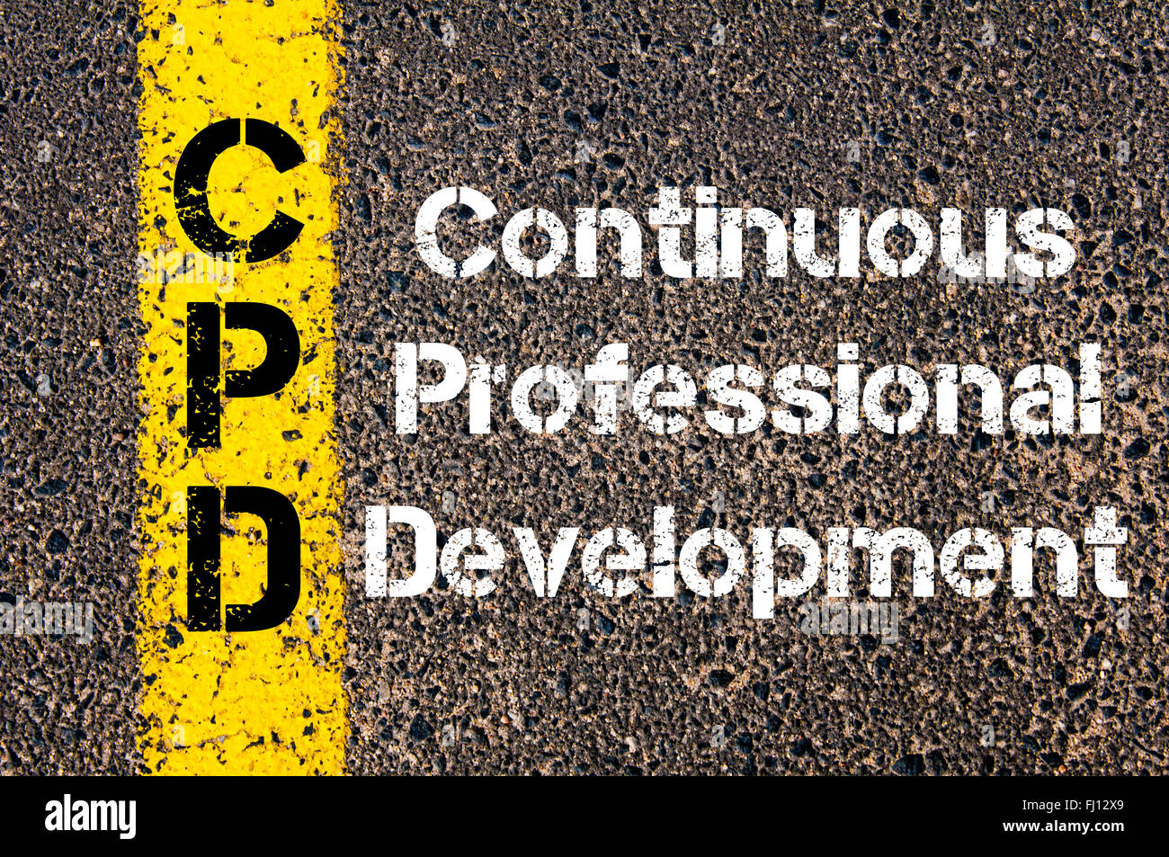 Concetto di immagine del Business acronimo CPD sviluppo professionale continuo ha scritto sopra la segnaletica stradale vernice gialla linea Foto Stock