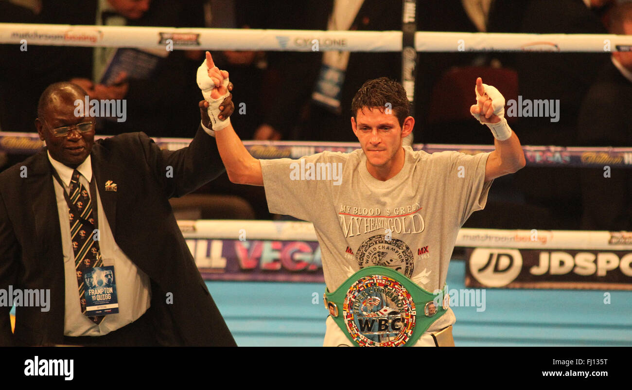 Arena di Manchester, Manchester, UK 27 Feb 2016. Gavin Mcdonnell (bianco/oro pantaloncini) v Jorge Sanchez (Rosa pantaloncini) WBC Silver & Eliminator Super BantamWeigh Campionato di inscatolamento Gavin McDonnell battere Jorge Sánchez Credit: stephen Gaunt/Touchlinepics.com/Alamy Live News Foto Stock