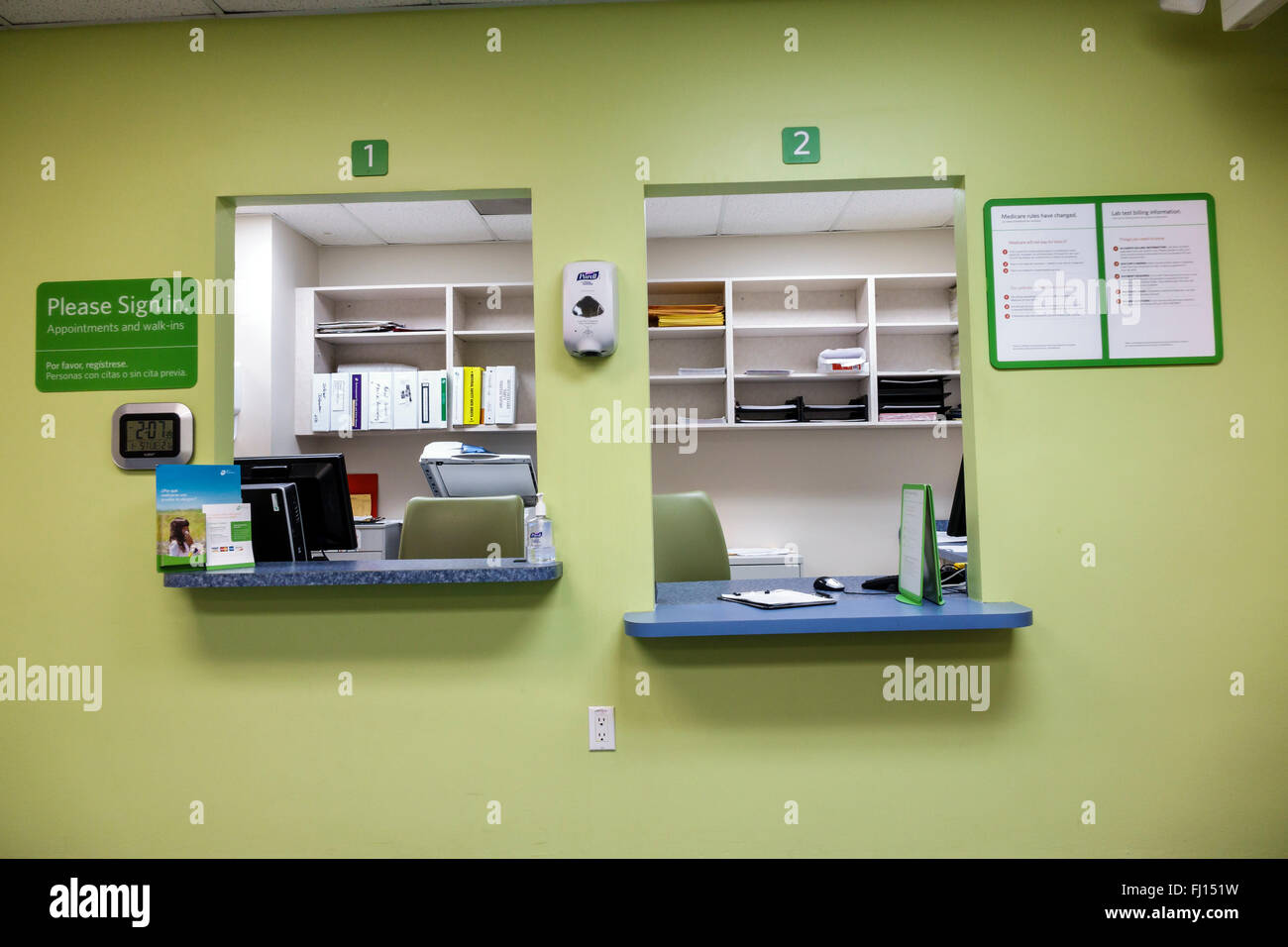 Miami Beach Florida, clinica medica della comunità sanitaria, interno, esame di droga del sangue, contatore, finestra, FL160117004 Foto Stock