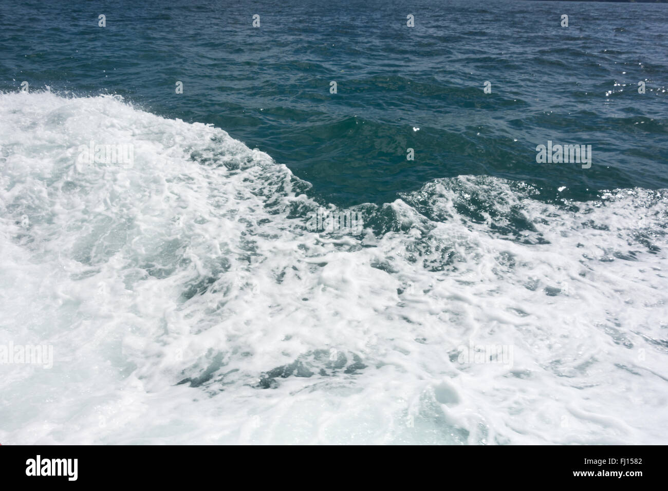 Acqua sfondo surf, tracce dalla nave Foto Stock