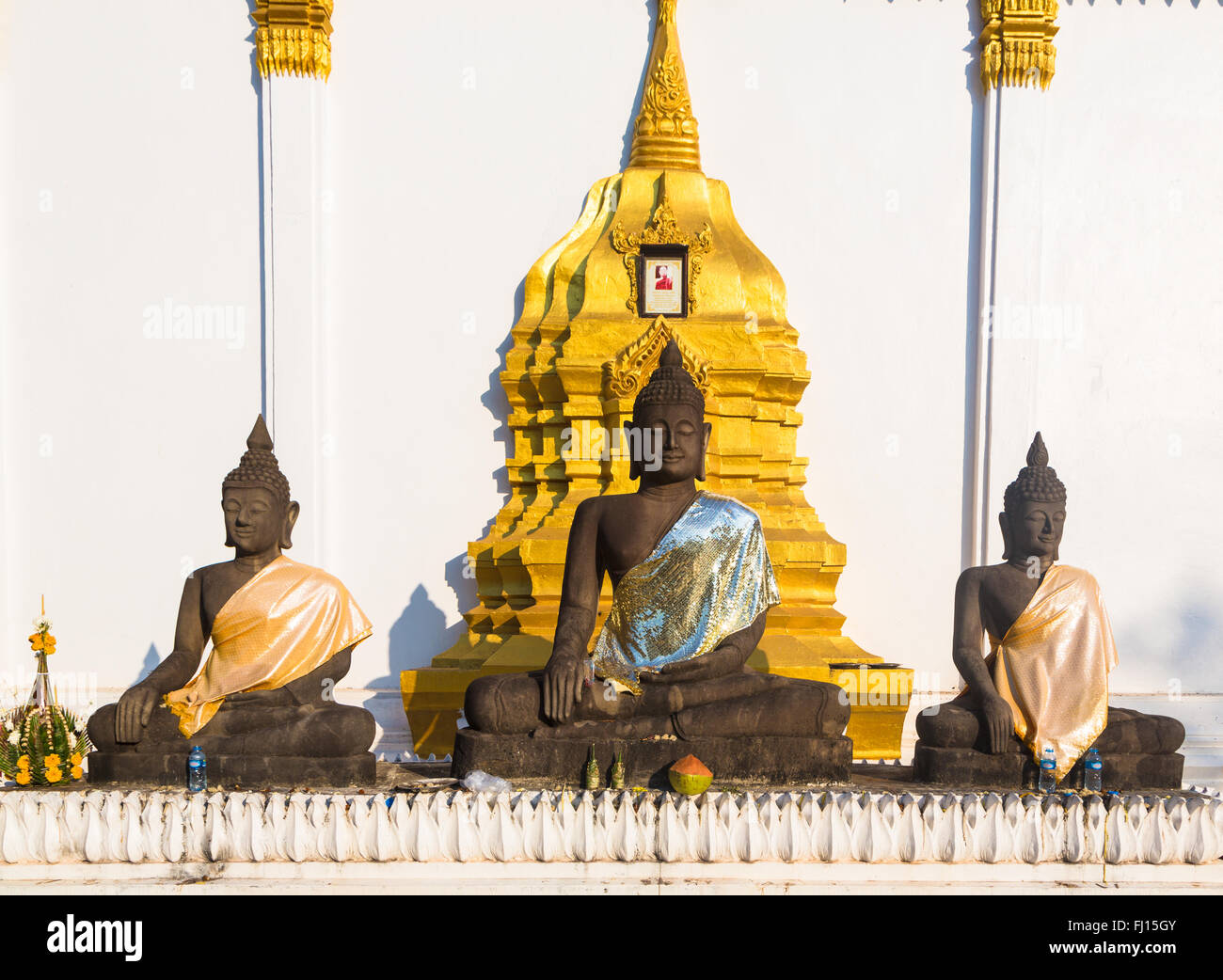 Statue di Buddha in Wat Luang Pakse, che è un antico tempio buddista a Pakse in sud Laos Foto Stock