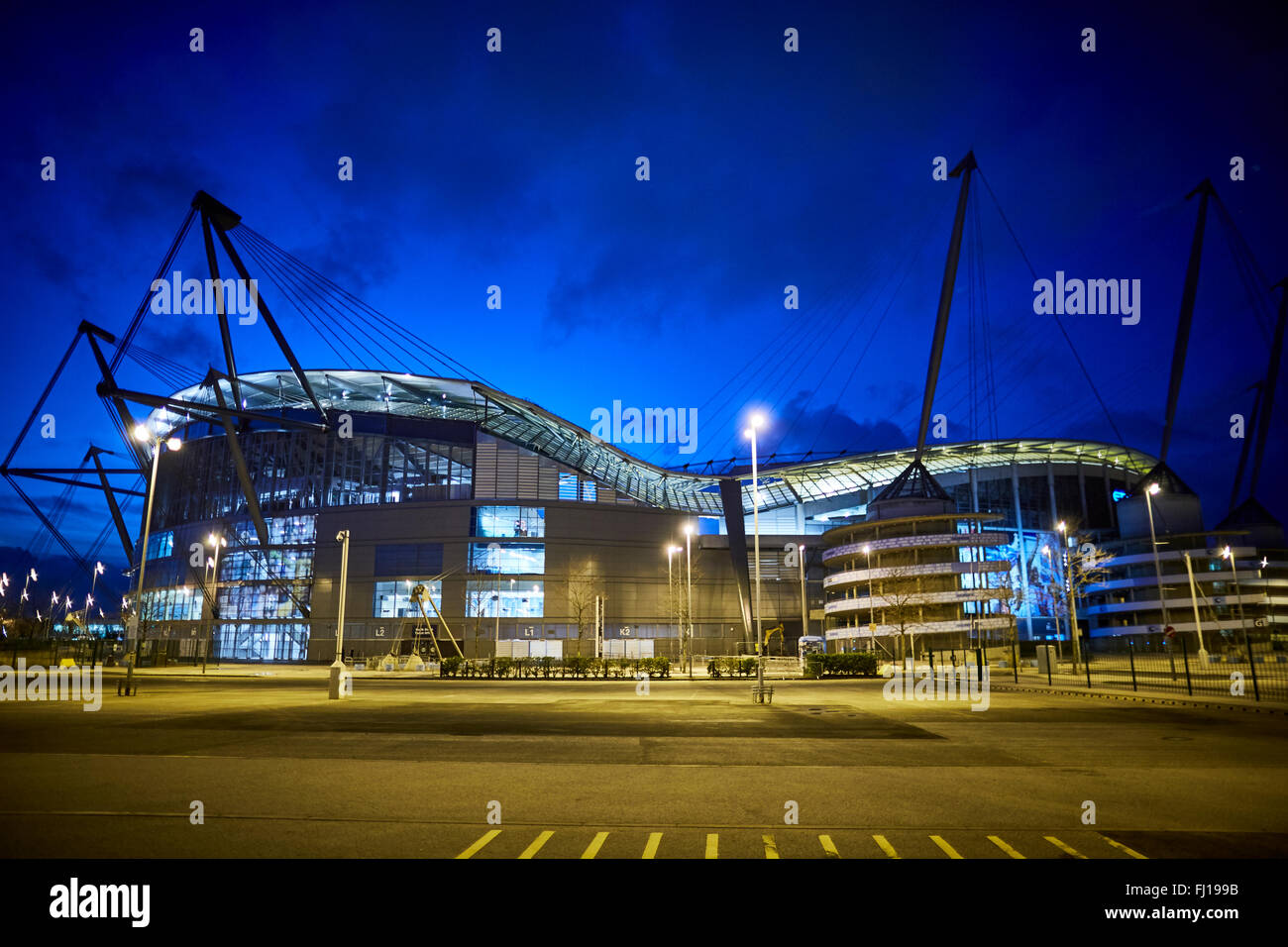 Il City of Manchester Stadium di Manchester, Inghilterra, noto anche come Etihad Stadium per motivi di sponsorizzazione, è il terreno di casa Foto Stock