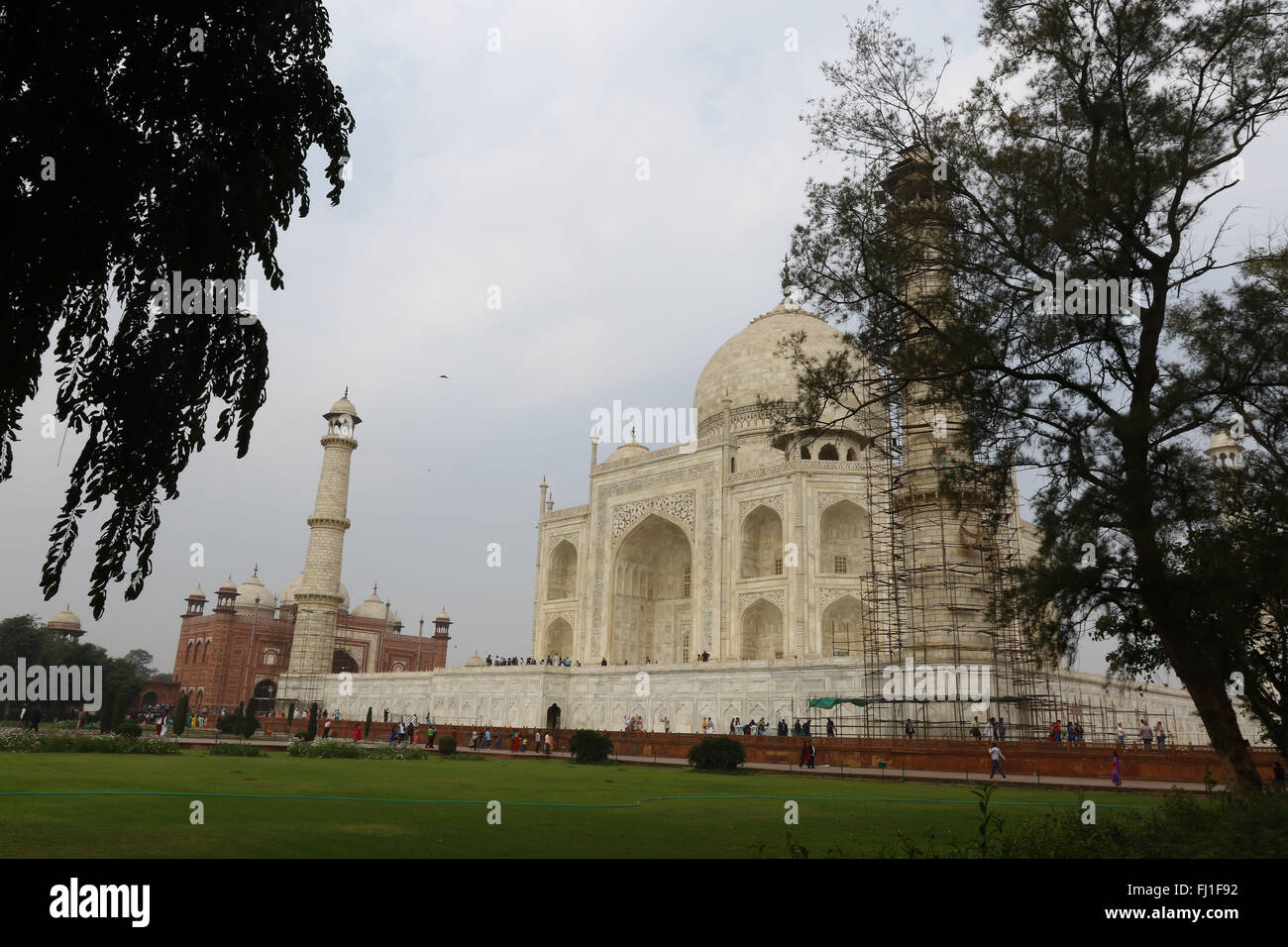 Il Taj Mahal , dichiarati Patrimonio mondiale dell umanità dall UNESCO, Agra, Uttar Pradesh, India il 15 febbraio 2016. Foto di Palash Khan Foto Stock