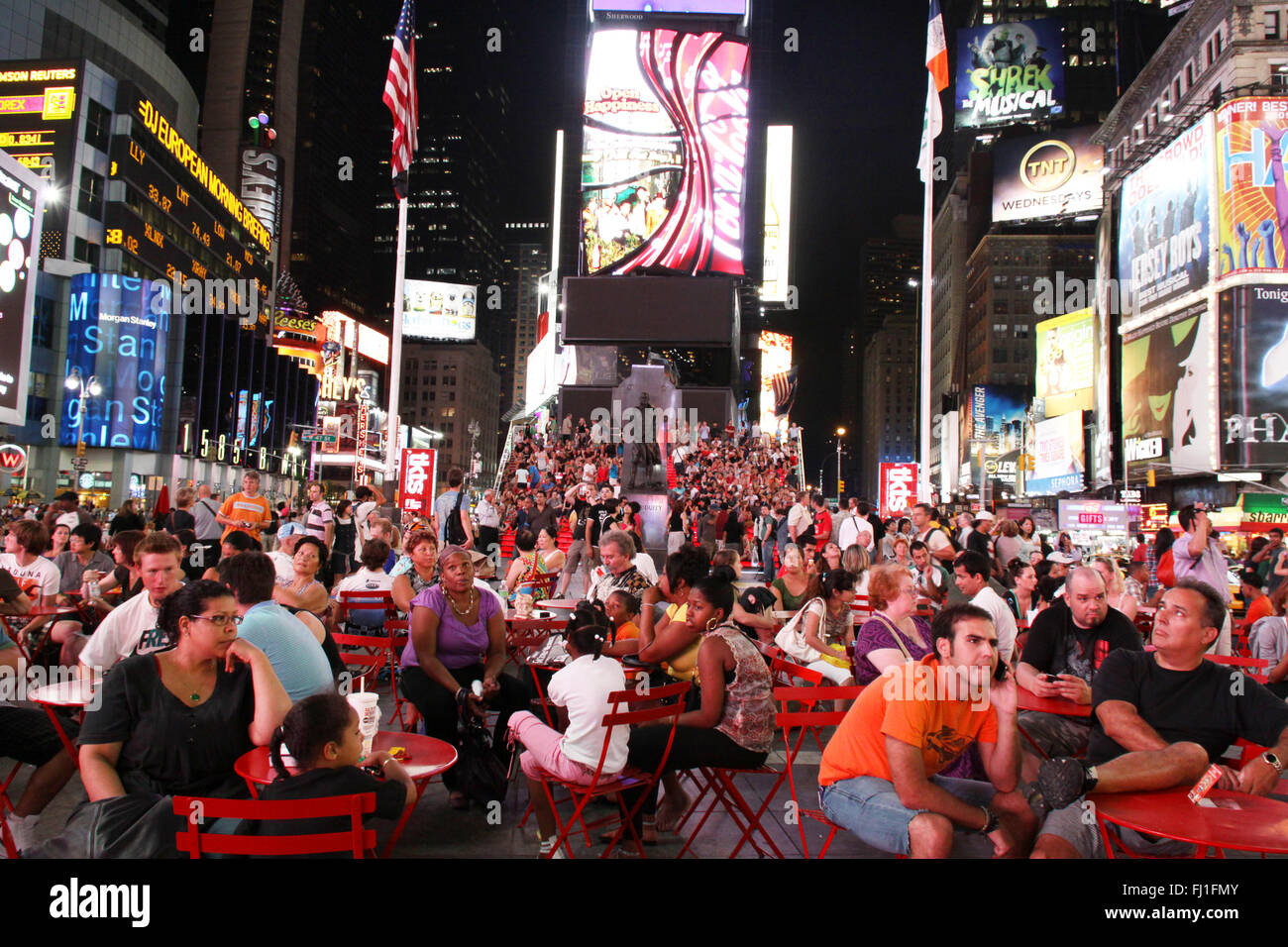 Persone su times square di notte, Manhattan , New York Foto Stock