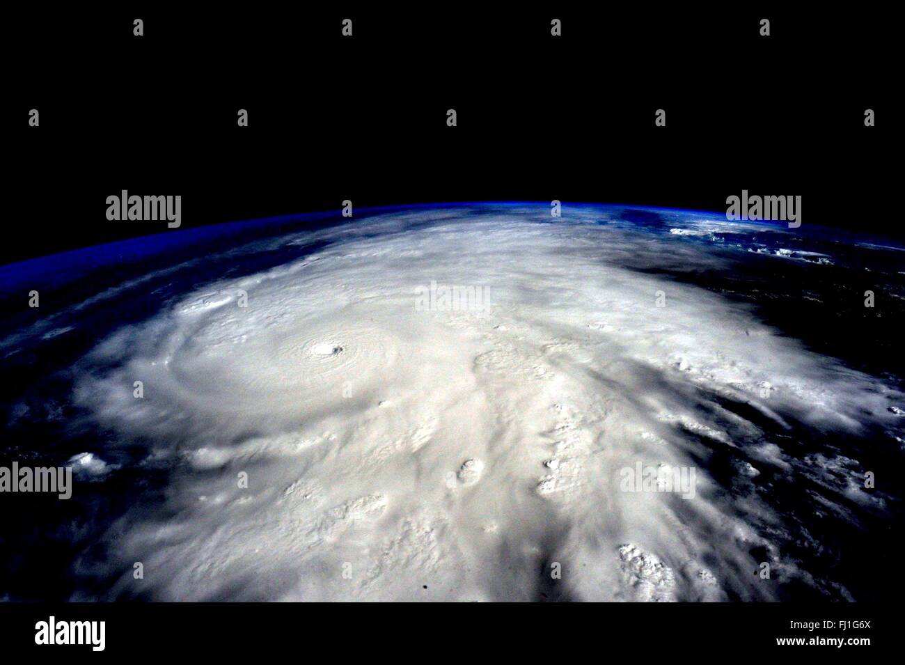 La Stazione Spaziale Internazionale vista guardando verso il basso in corrispondenza di uragano Patricia al largo della costa occidentale del Messico Ottobre 23, 2015 in orbita intorno alla terra. Foto Stock