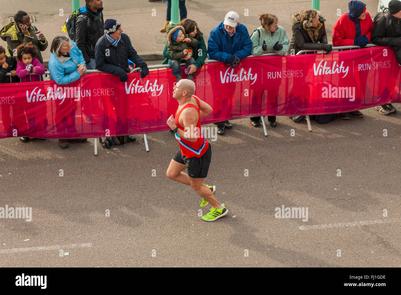 La finitura di Brighton Mezza Maratona 28 febbraio 2016, East Sussex, Inghilterra. Foto Stock