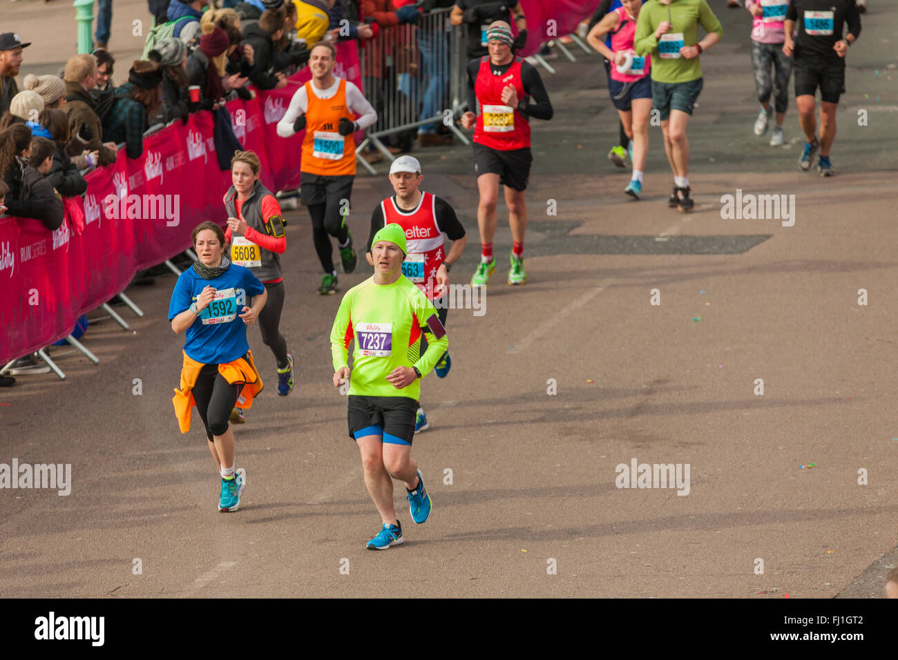La finitura di Brighton Mezza Maratona 28 febbraio 2016, East Sussex, Inghilterra. Foto Stock