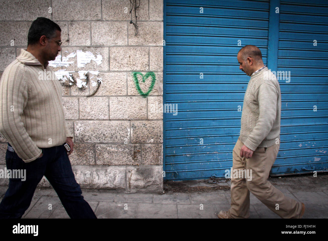 Cuore , simbolo di amore, dipinta su un muro in Amman, Giordania Foto Stock