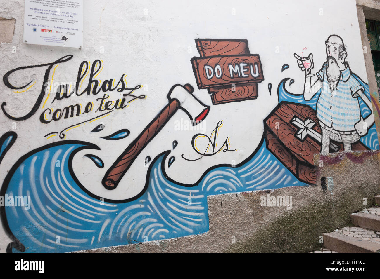 Il Portogallo, città di Lisbona, murale, graffiti, arte di strada a Escadinhas de Sao Cristovao Foto Stock