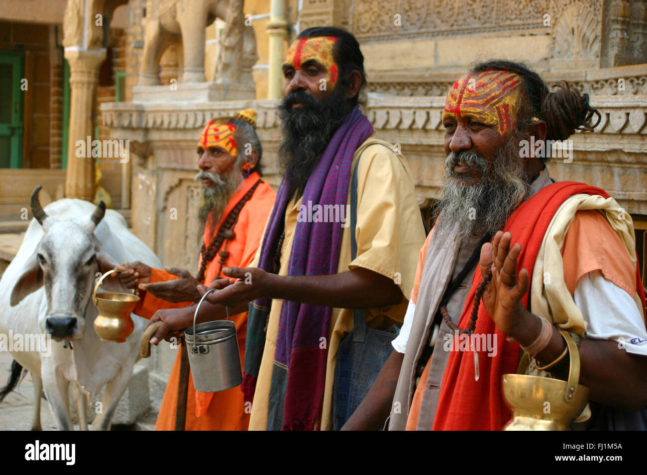 Sadhus santi uomini mendicante in Jaisalmer, Rajasthan Foto Stock