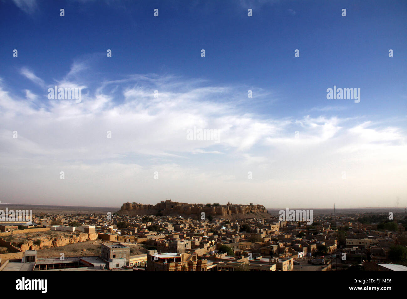 Vista panoramica su Jaisalmer fort e Jaisalmer città vecchia , Rajasthan , India Foto Stock