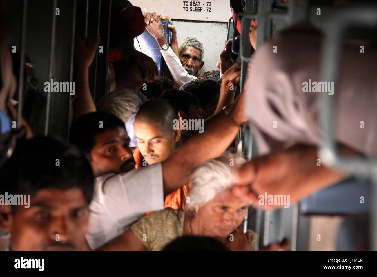 Affollato treno sovraffollato in India Foto Stock