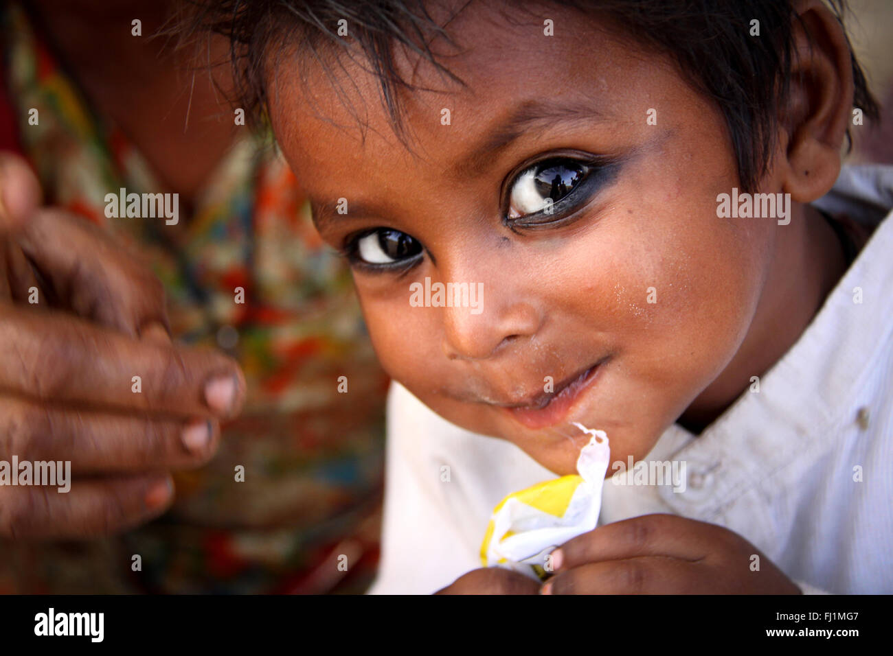 Carino il capretto con kohl (compongono)sui suoi occhi in Jaisalmer , India Foto Stock