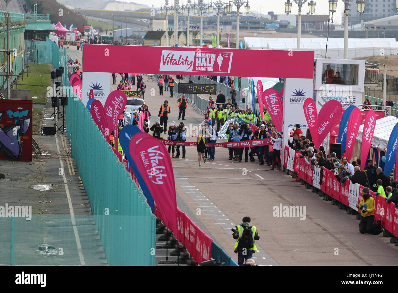 Brighton, Regno Unito. Il 28 febbraio 2016. Brighton Mezza Maratona Credito: Colin Mitchell/Alamy Live News Foto Stock