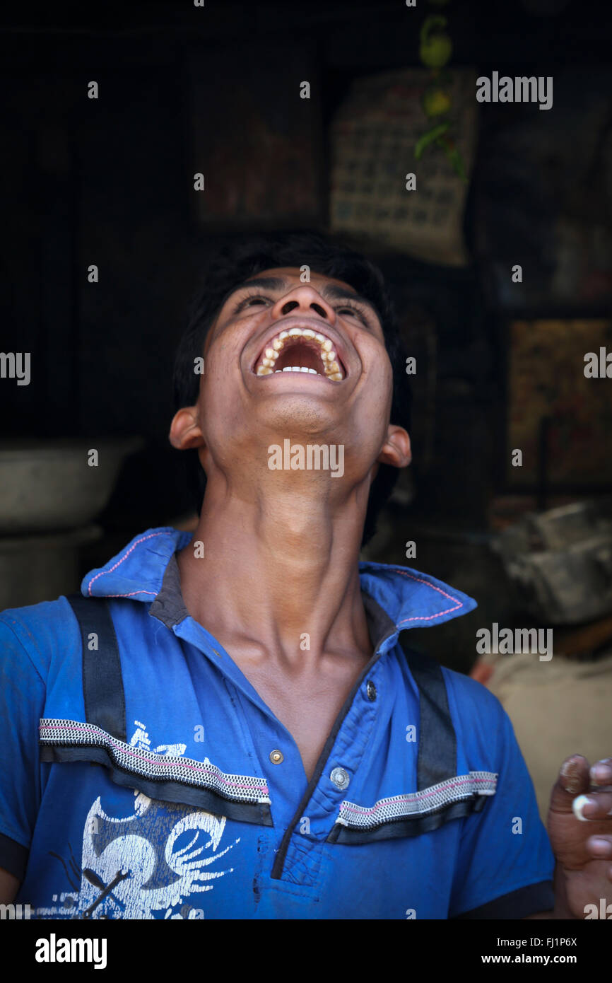 Uomo felice in Kolkata , India Foto Stock