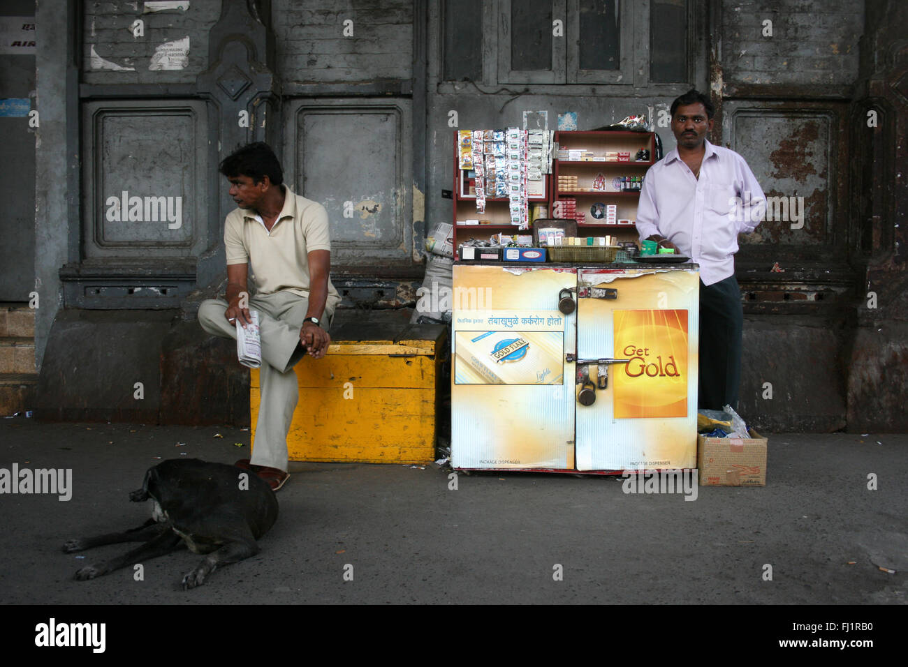 Venditore ambulante di Colaba, Mumbai , India Foto Stock