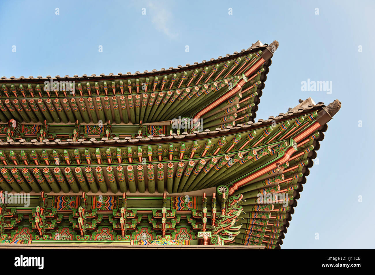 Sotto il tetto di un palazzo coreano Foto Stock
