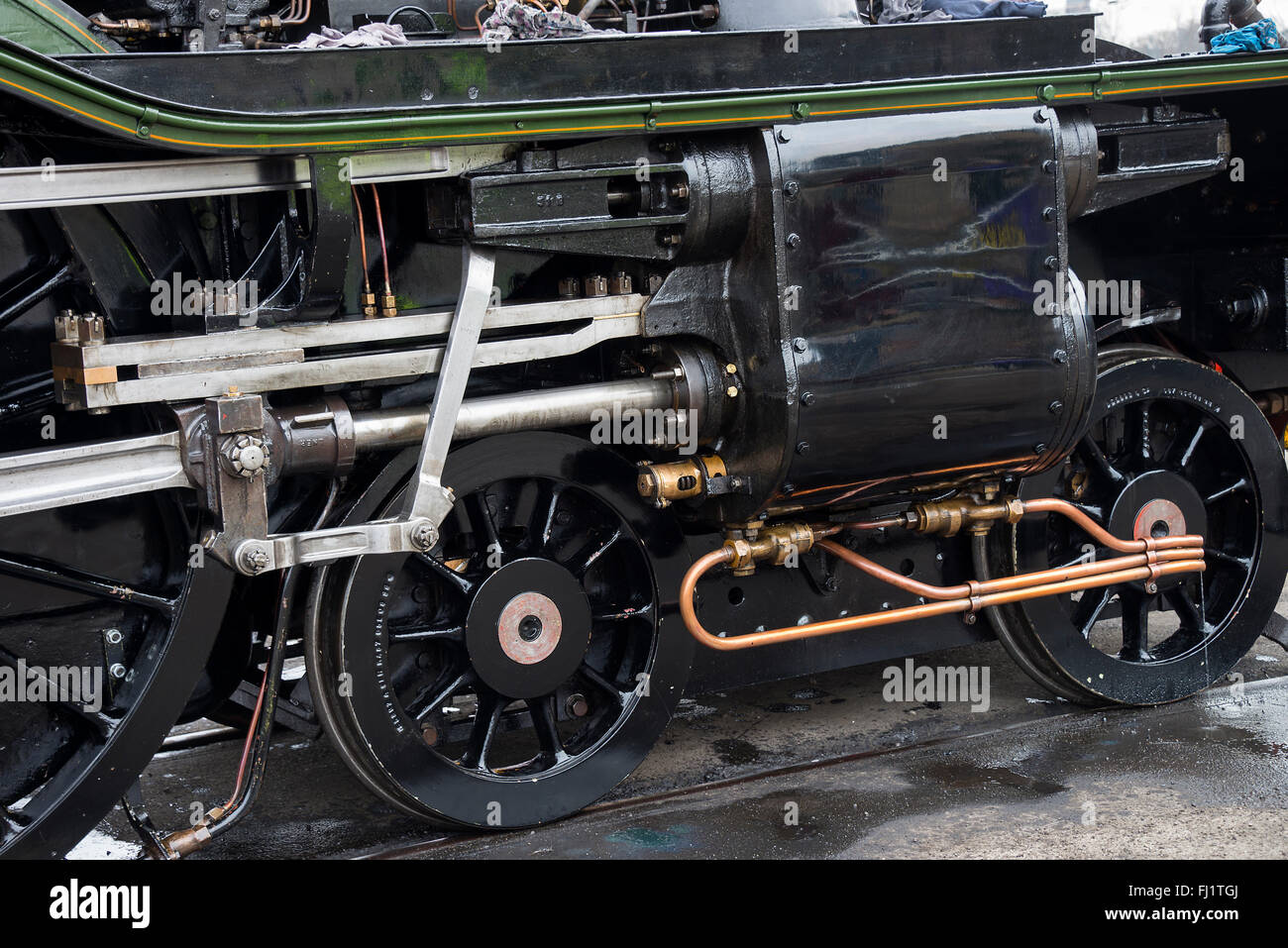 L'A3 motore di vapore Flying Scotsman presso il Museo Nazionale delle Ferrovie di York essendo pulito dopo un viaggio da Londra Foto Stock