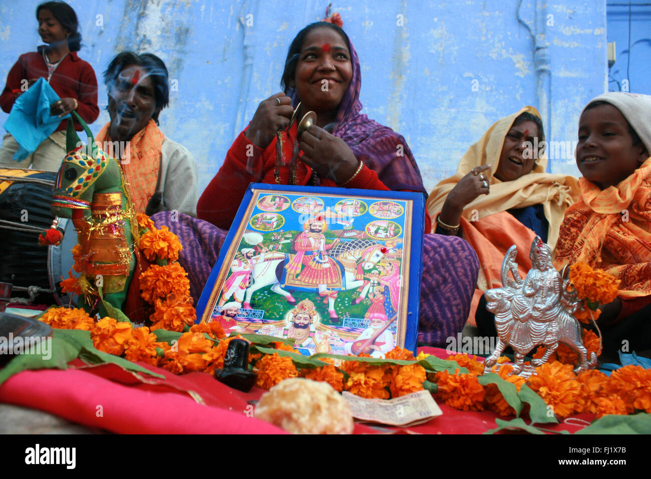 Gli zingari i lettori di musica durante il Pushkar mela camel fair , Rajasthan, India Foto Stock