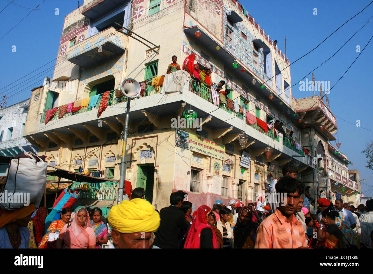 La folla in Pushkar durante il Pushkar mela , Rajasthan, India Foto Stock