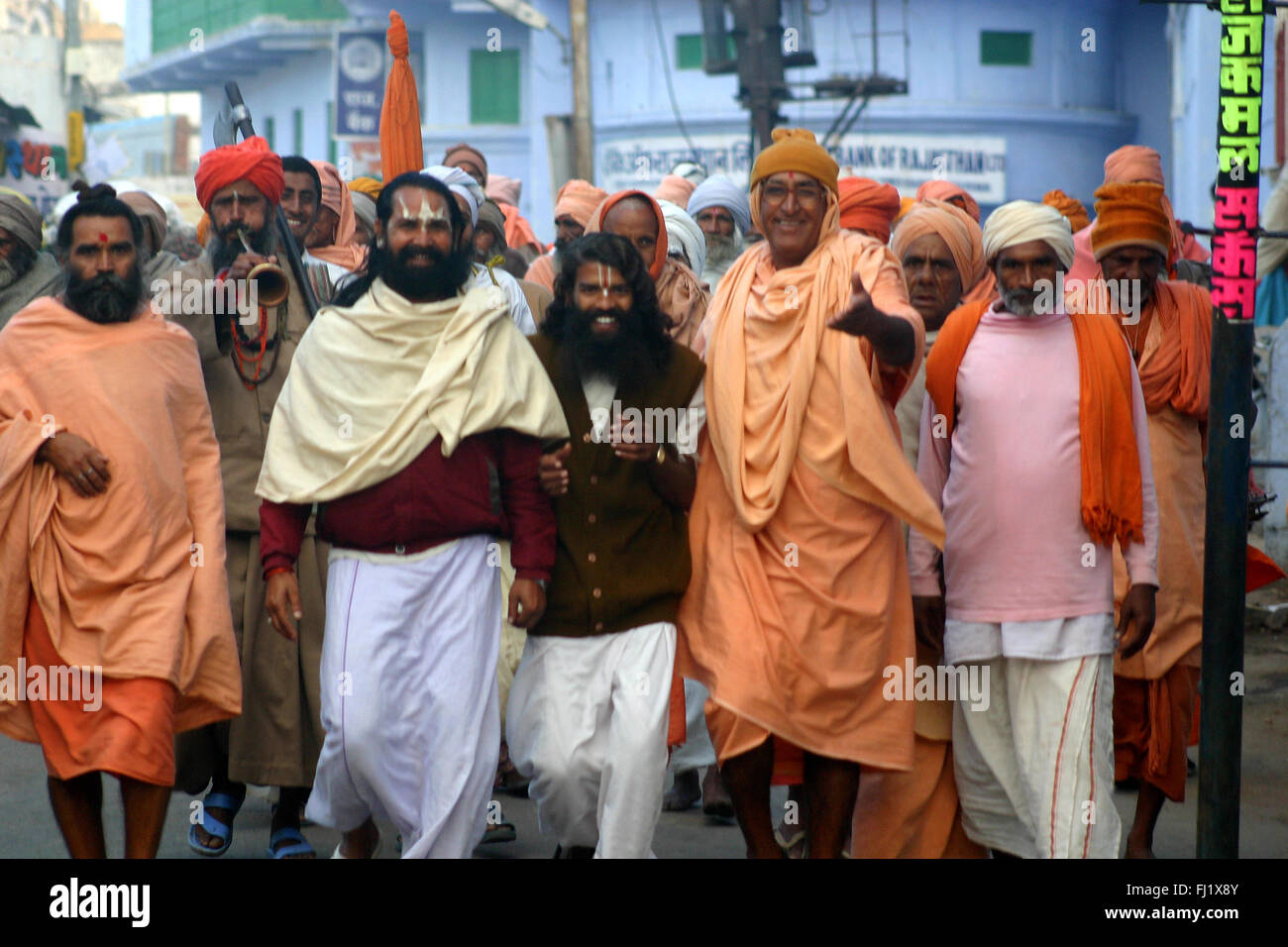 Pellegrini in Pushkar durante il Pushkar mela camel fair , Rajasthan, India Foto Stock