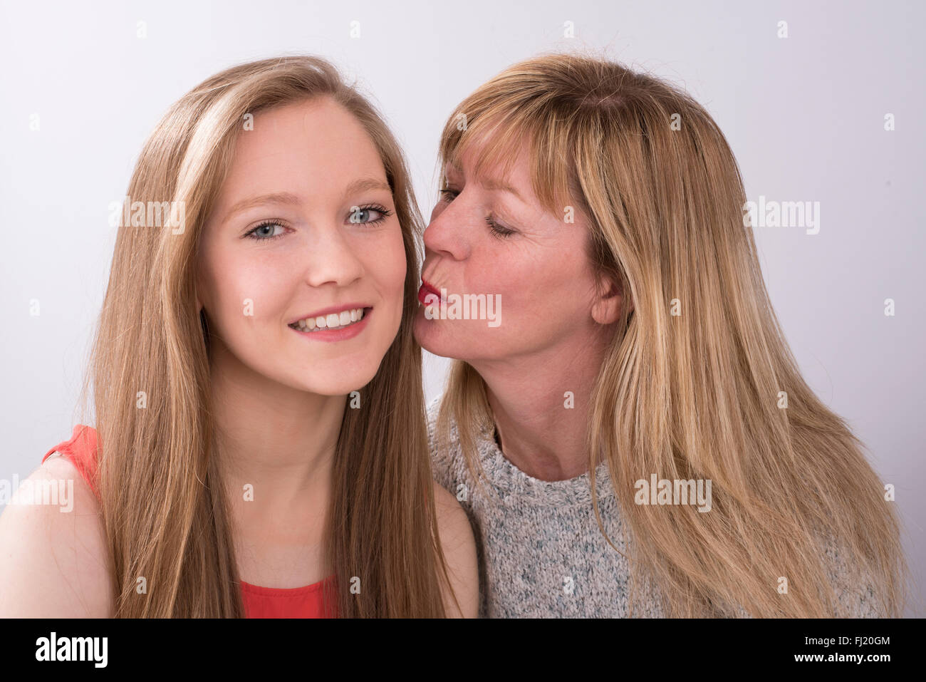 mamma e figlia si masturbano