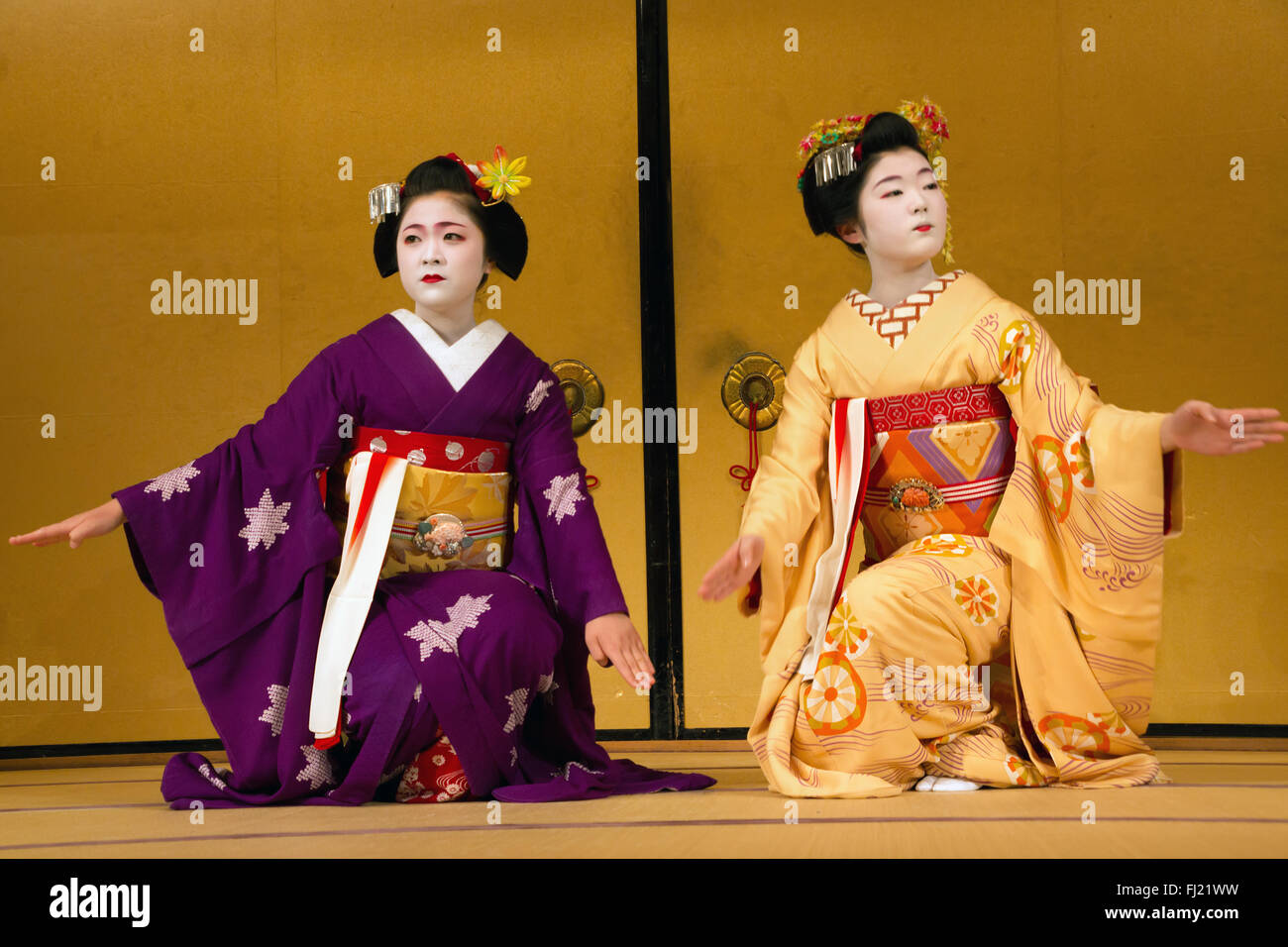 Geisha danza a Kyoto, Giappone Foto Stock