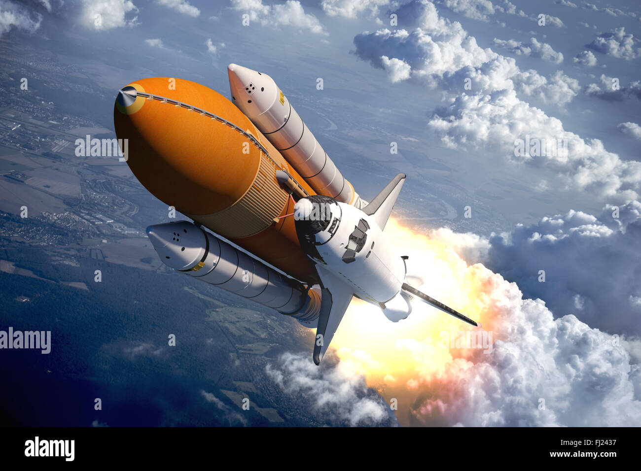Space Shuttle volare sopra le nuvole Foto Stock