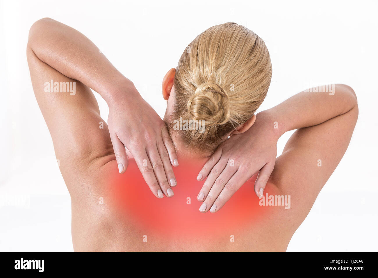 Donna premendo le mani contro una spalla dolorosa Foto Stock