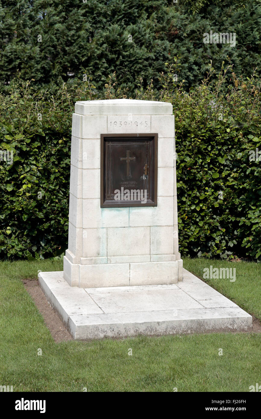 Il cimitero di casella registro CWGC Milsbeek Cimitero di Guerra in Milsbeek, Limburgo, Paesi Bassi. Foto Stock