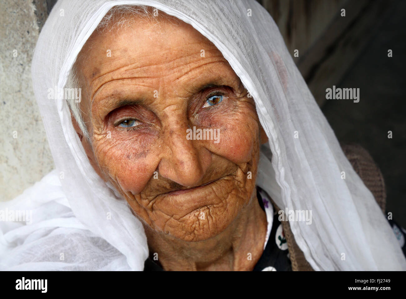 Vecchia donna curda in Hasankeyf, Turchia Foto Stock