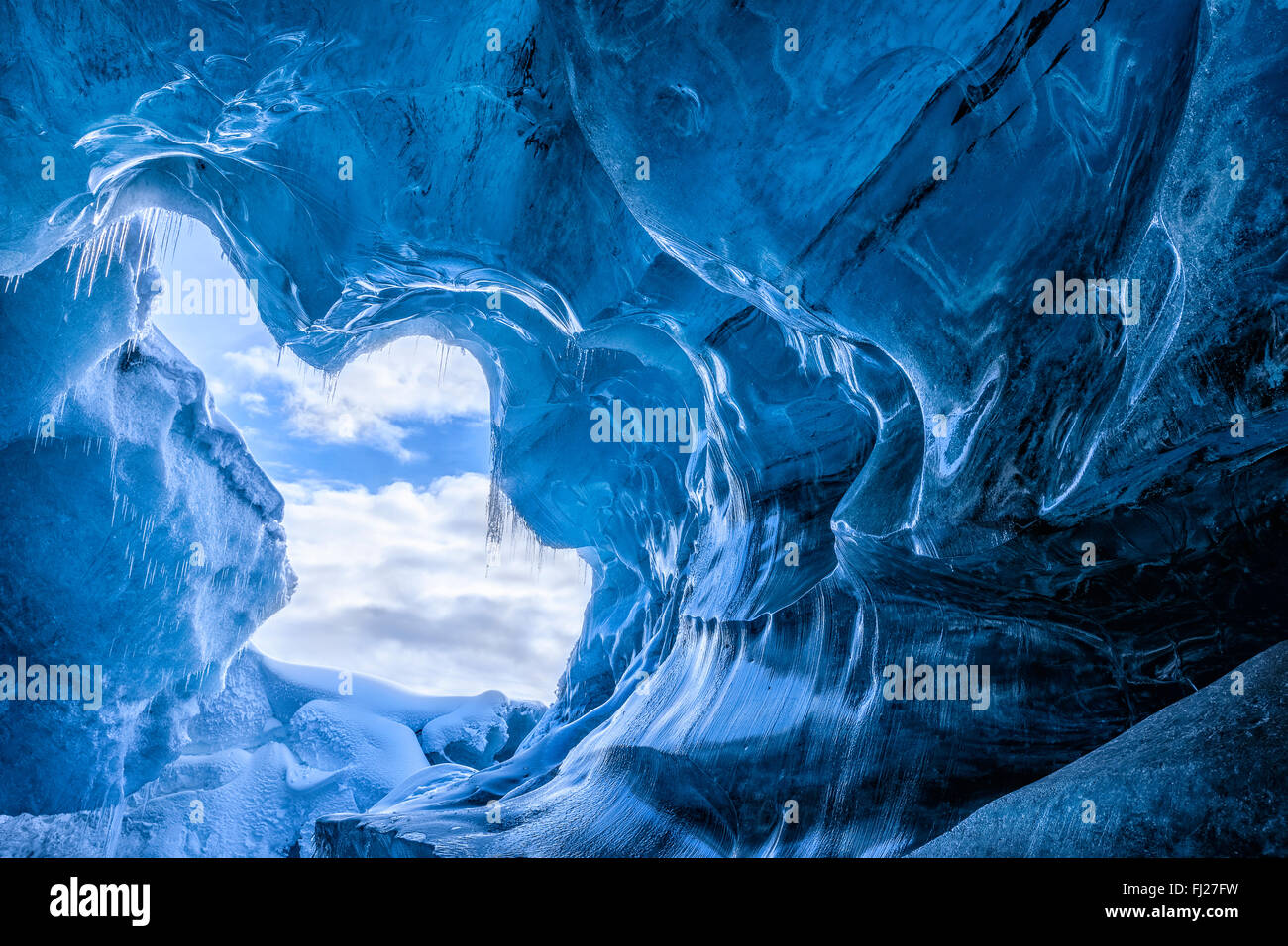 Blu grotta del ghiacciaio in Islanda Foto Stock
