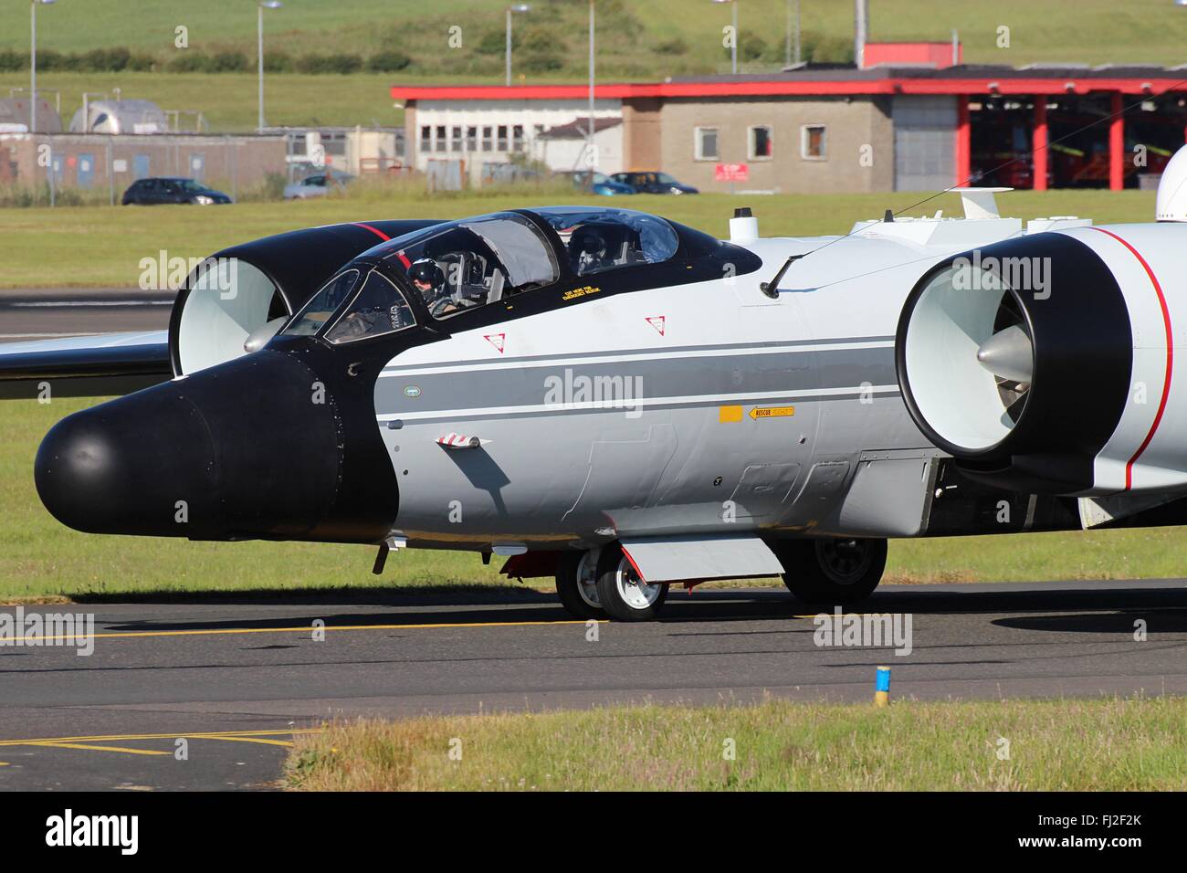 N926NA, a Martin WB-57F Canberra azionato dalla NASA, taxi a Prestwick International Airport dopo un volo transatlantico. Foto Stock