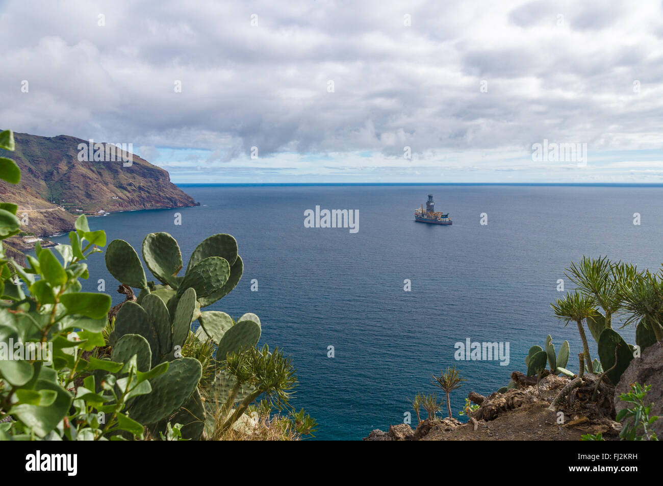 Gamberello perforazione di nuovi pozzi di petrolio e gas da drillship Foto Stock