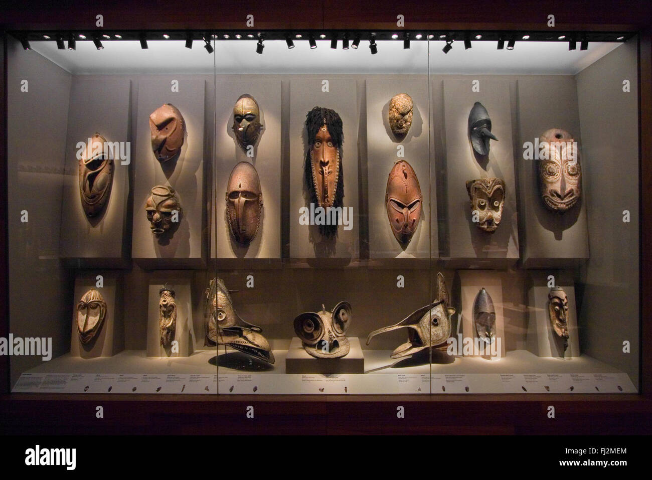 Mascherina africana raccolta nel nuovo Museo di de Young, costruito dagli architetti Herzog e de Meuron - SAN FRANCISCO, CALIFORNIA Foto Stock
