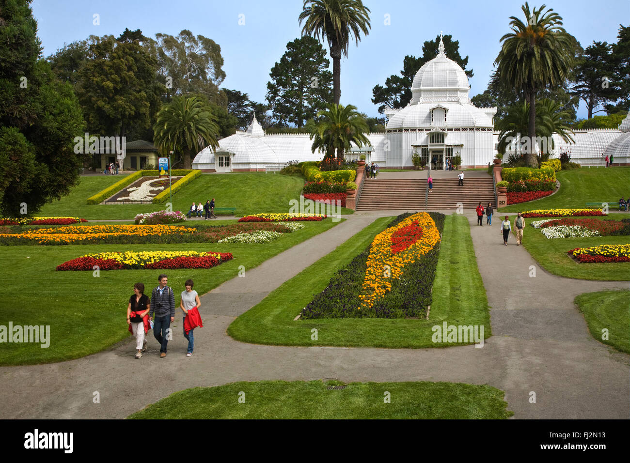 Turisti visitano il conservatore di fiori è una serra botanico costruito nel 1878, ed è situato a Golden Gate Park - SAN FRAN Foto Stock