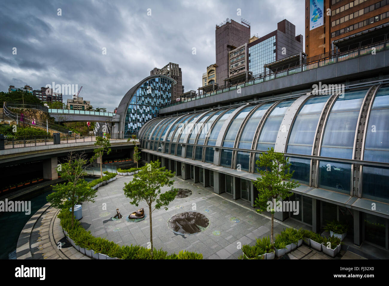 La parte esterna della da una stazione di parcheggio, in Taipei, Taiwan. Foto Stock