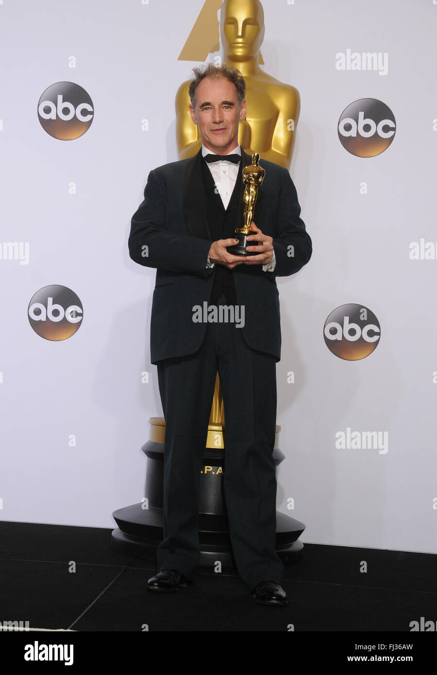 Hollywood, CA. 28 Feb, 2016. Mark Rylance. 88Th annuale di Academy Awards presentato dall'Accademia delle Arti e delle scienze cinematografiche tenutosi a Hollywood & Highland Center. Photo credit: Byron Purvis/AdMedia Credito: Byron Purvis/AdMedia/ZUMA filo/Alamy Live News Foto Stock