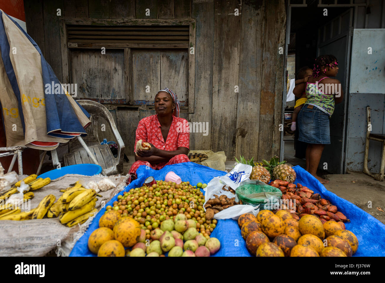 La vita nel Bairro Rangel, Luanda, Angola, Africa Foto Stock