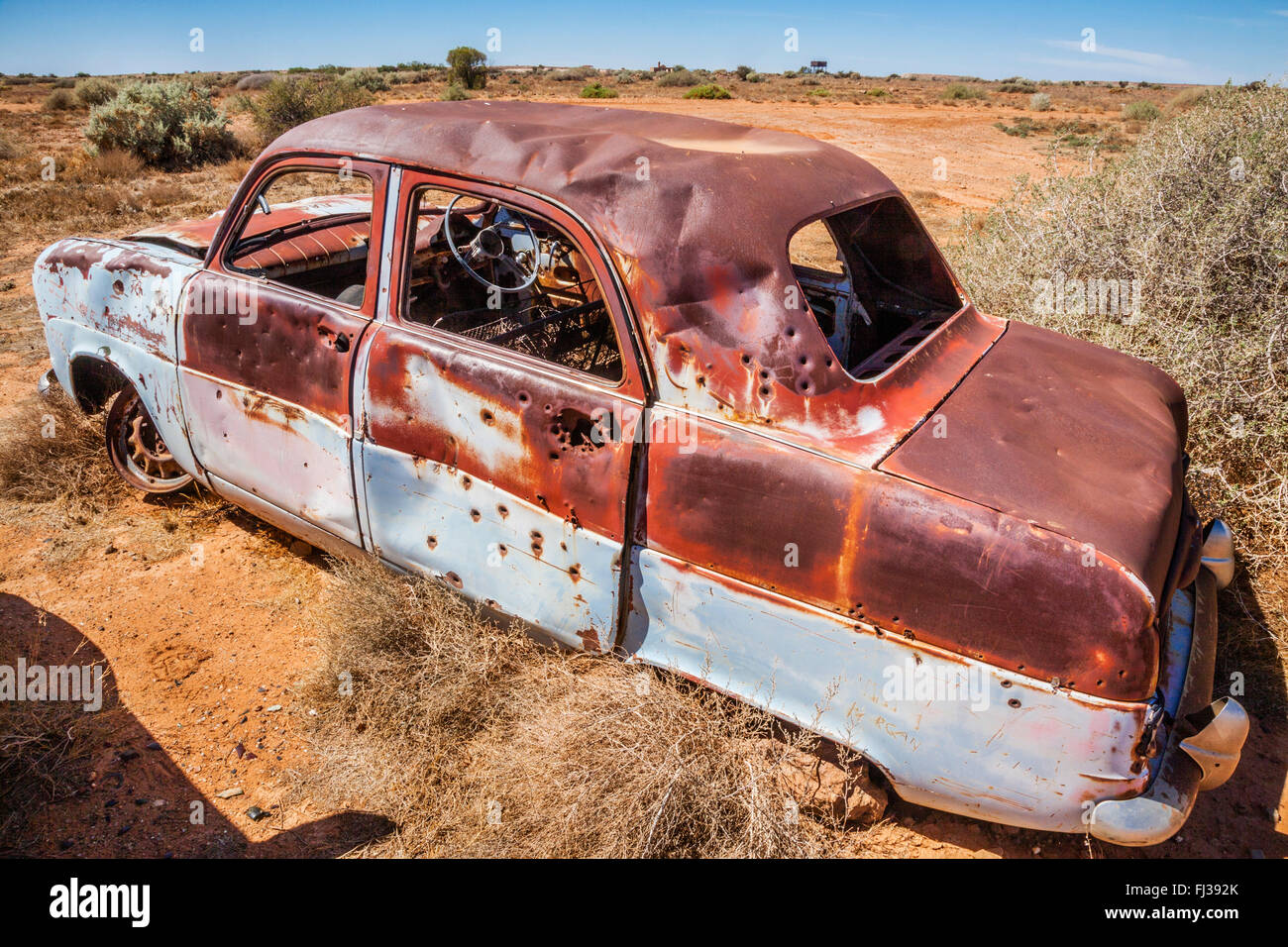 Auto d'epoca, relitto in Farina di Ghost Town, che cadde in declino con la chiusura della vecchia ferrovia Ghan in Sud Australia Foto Stock