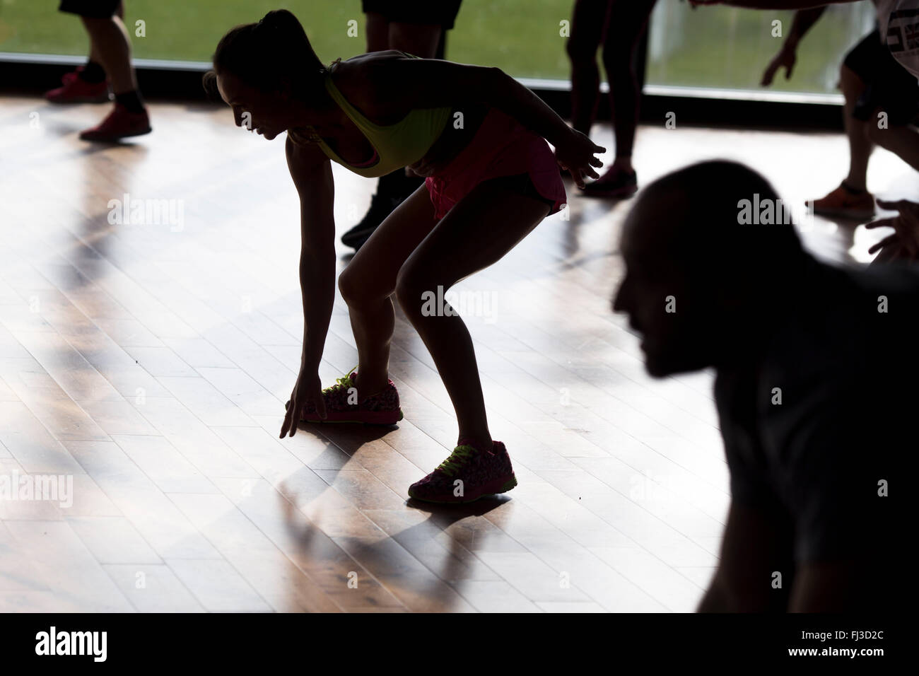 Esercizio di gruppo di sessione in una palestra Foto Stock