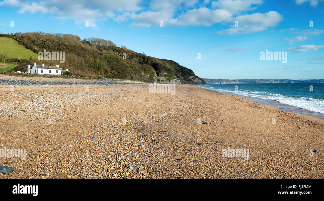 Un bungalow sulla spiaggia di Beesands sulla costa sud del Devon Foto Stock