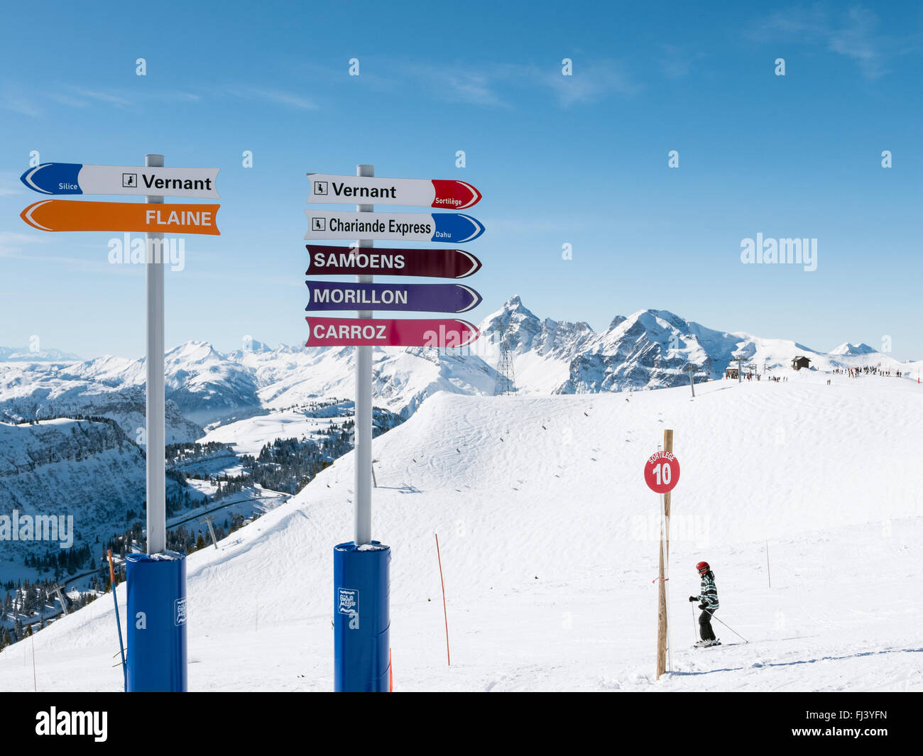 Pista di cartello a Tete des Sais in Le Grand Massif ski area nelle Alpi francesi al di sopra di Flaine e Samoens, Rhone-Alpes, Francia Foto Stock