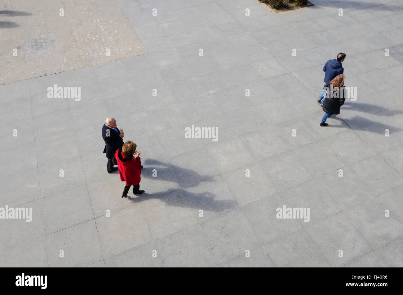 La gente sulla piazza, pedoni, passeggiate visto dal di sopra, Alta Vista. Foto Stock