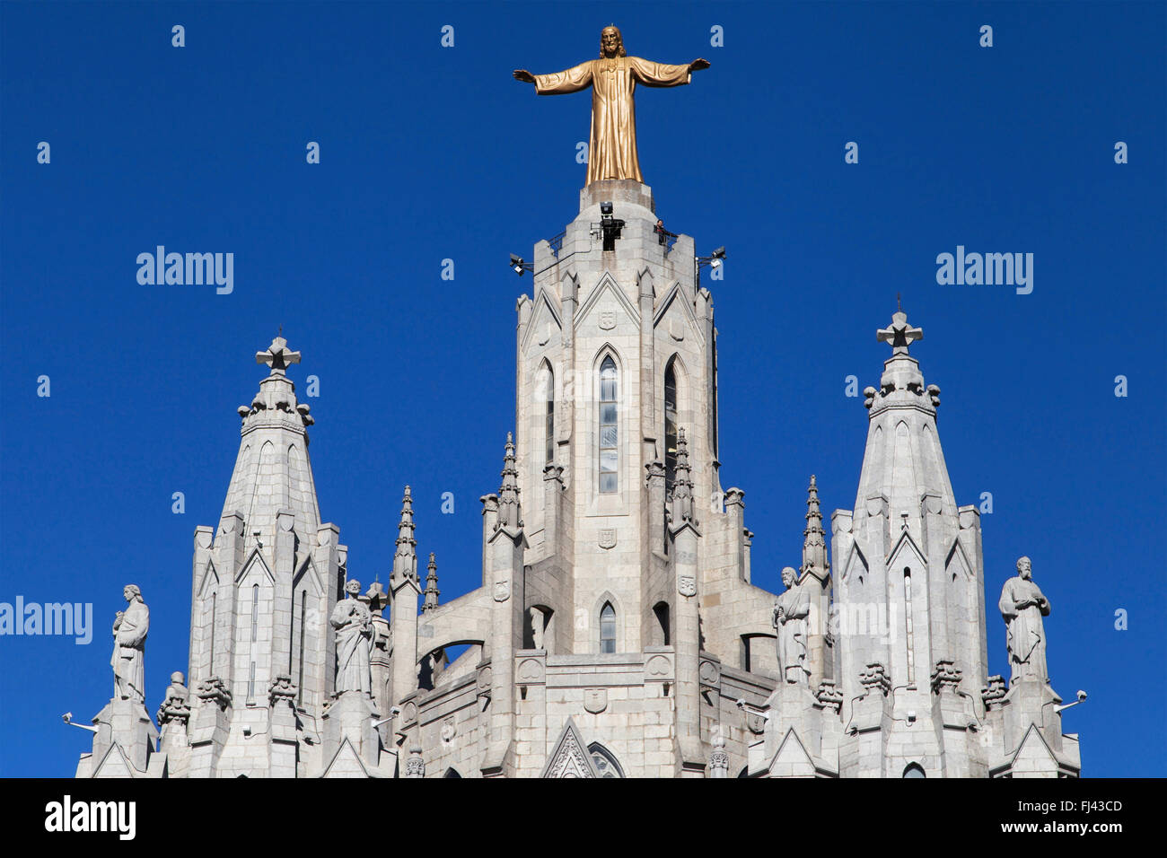 Cristo Redentore dalla Basilica del Sacro Cuore sulla collina di Tibidabo di Barcellona, in Catalogna, Spagna. Foto Stock