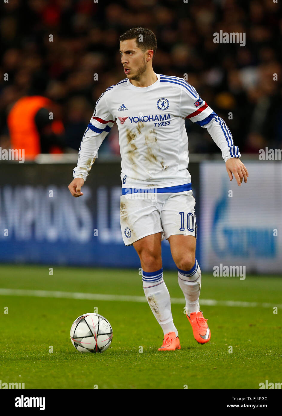 Del Chelsea Eden Hazard visto durante la UEFA Champions League round di 16 match tra Parigi Saint-Germain e Chelsea al Parc des Princes Stadium di Parigi. Febbraio 16, 2016. James Boardman / Immagini teleobiettivo +44 7967 642437 Foto Stock