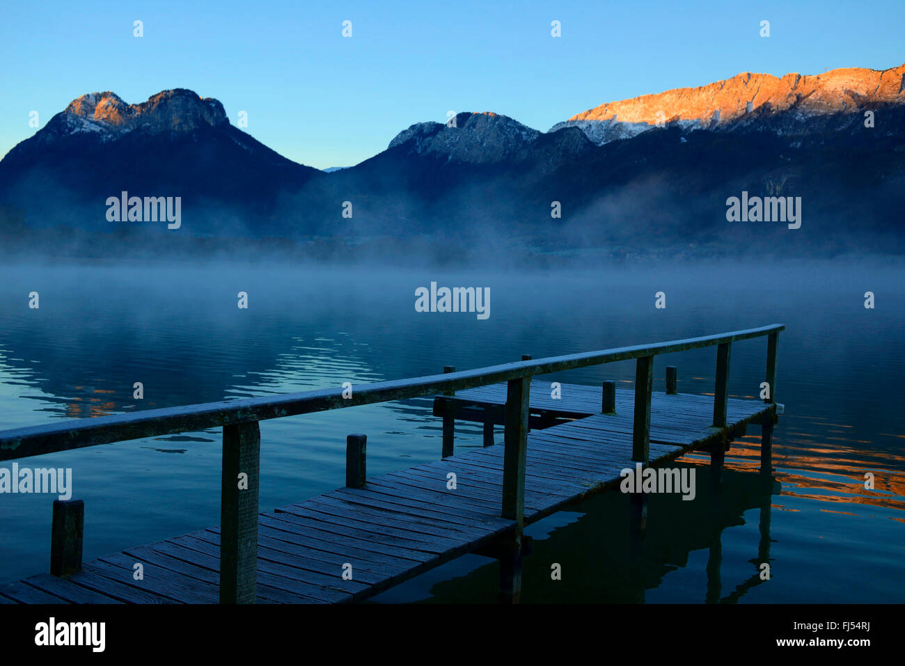 Passeggiata a Lago di Annecy al mattino, Francia, Savoie, Haute Savoie, Gliere Foto Stock
